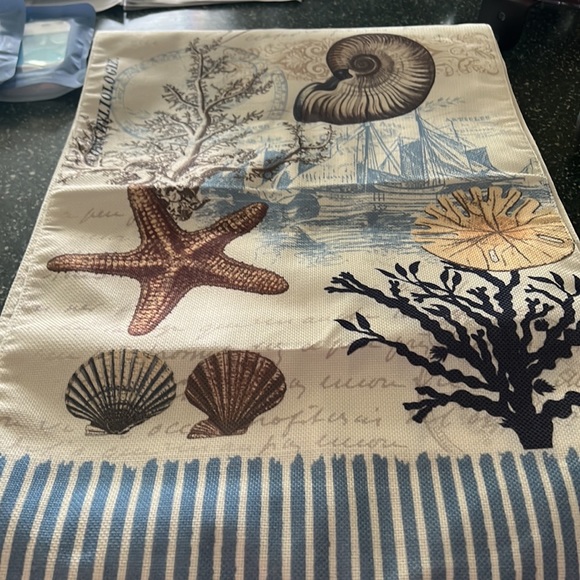 Table Runner. - Picture 3 of 4